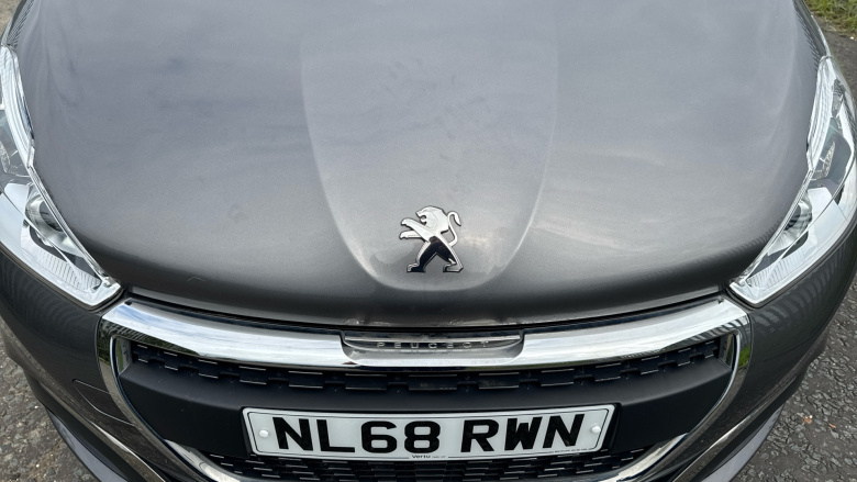 Peugeot 208 1.2 PureTech 82 Signature 5dr [Start Stop] Petrol Hatchback